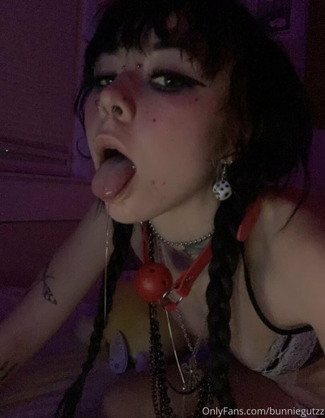 bunniegutzz model nude pics