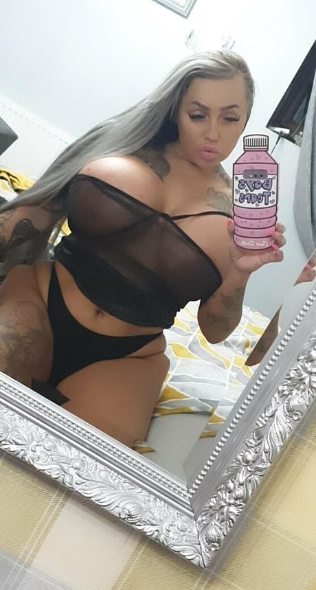 bigbustyblondeuk model erotic pictures