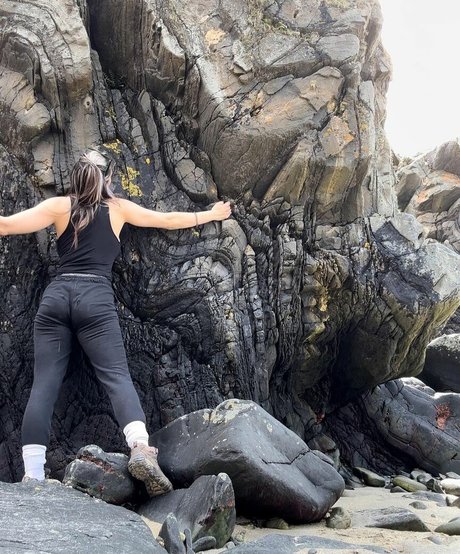 Scottishgeologist model erotic photo