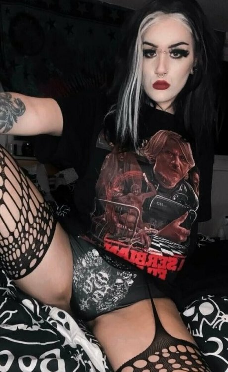 horror wh4re naked model images