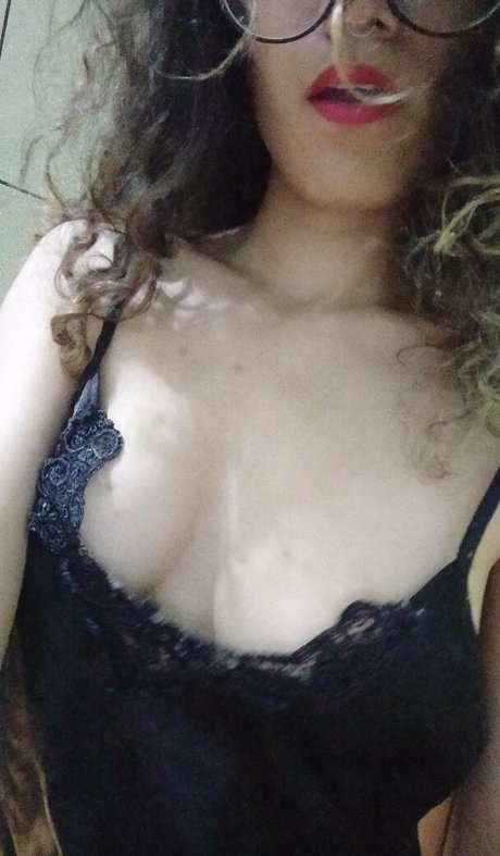 nic space pretty actress pic