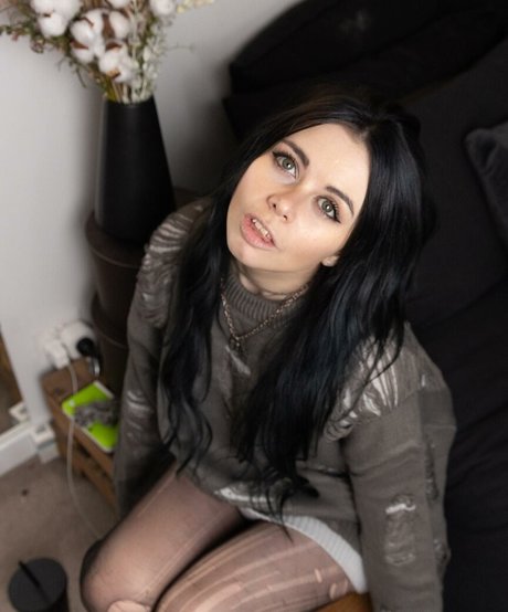 Moo Smith model photo