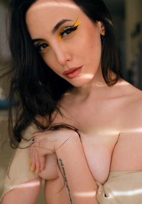 Glory Lamothe adult model img