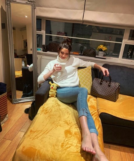 Kimberly Apasara Thomas beautiful star pictures