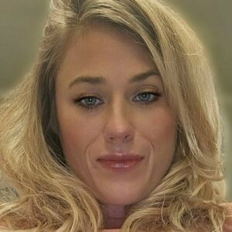 Sarah Bear pretty model image