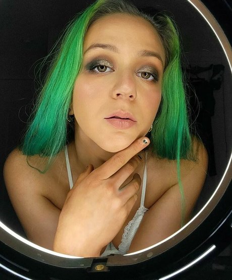 AiricaDemia star naked photos