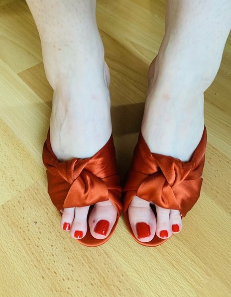 theselilpiggie6 pornstar adult photo