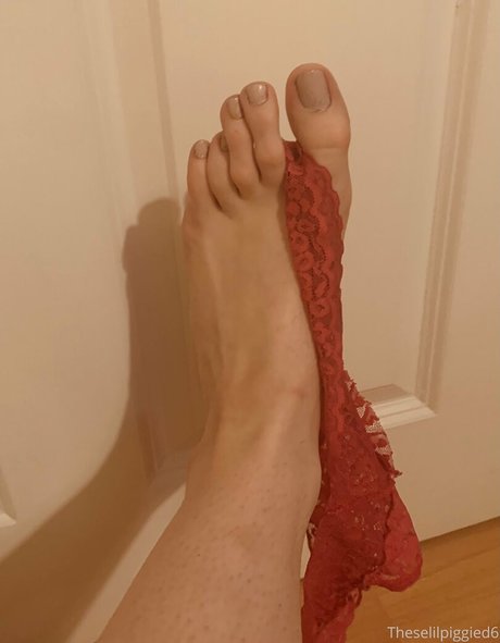 theselilpiggie6 free model photo