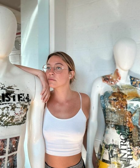 OnlyLemony naked model photos