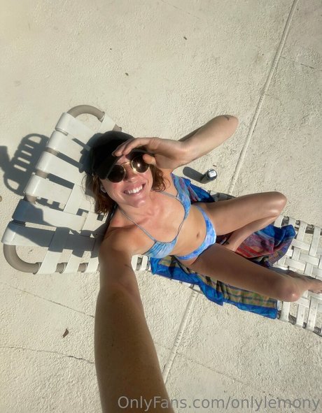 OnlyLemony pornstar top picture