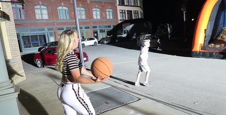 Meghan McCarthy sexy actress photo