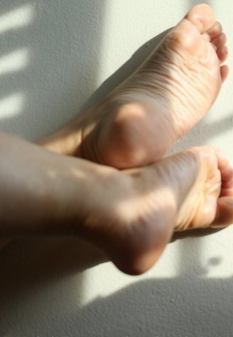 barefoot babe02 star high quality image