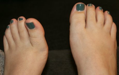 barefoot babe02 free pornstar photos