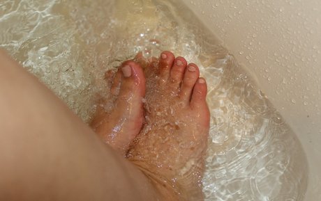 barefoot babe02 model hd img