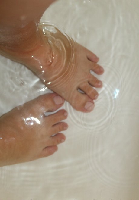 barefoot babe02 pornstar free archive