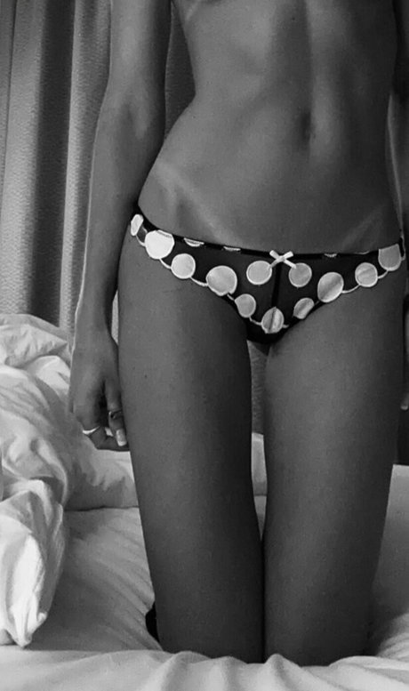 Carly green star adult img