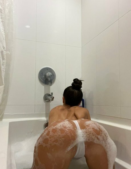 Ariella Moreno naked actress picture