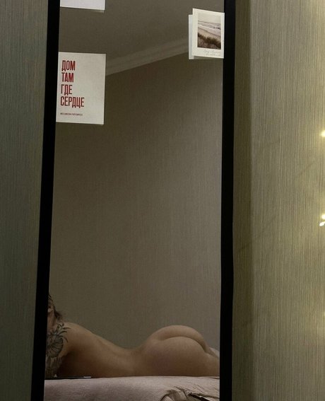 Arinawhynot art star photo