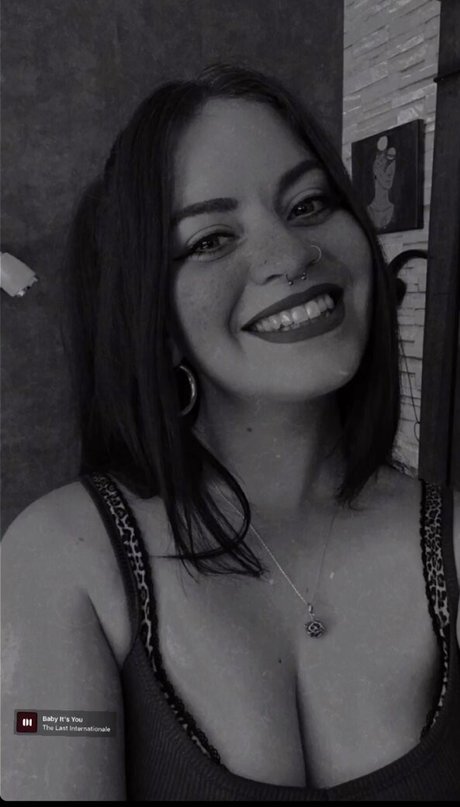 Ambrebarwick model exclusive picture