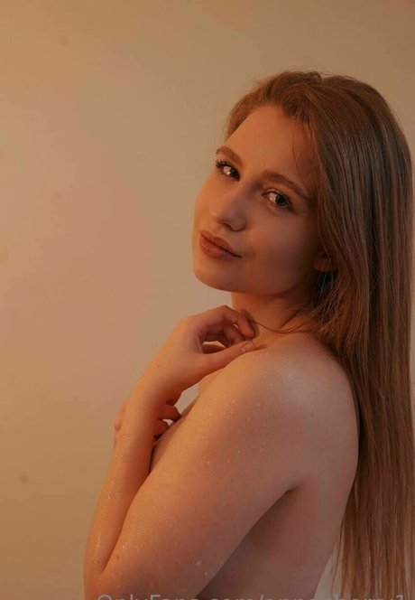 annacherry1 hd star img