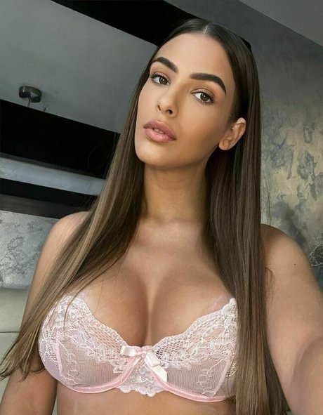 iamklauu naked actress img