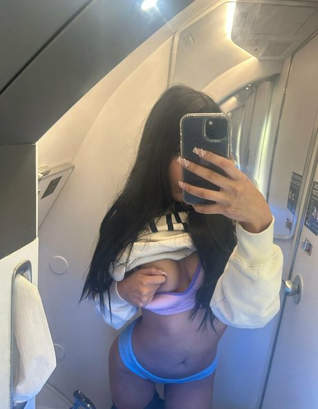 Valerie Azeneth model sexy pics