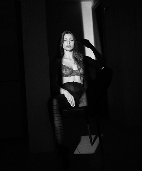 Milana Vino sexy model pic