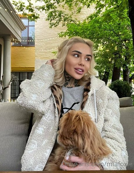 mia foxybae nude star photo