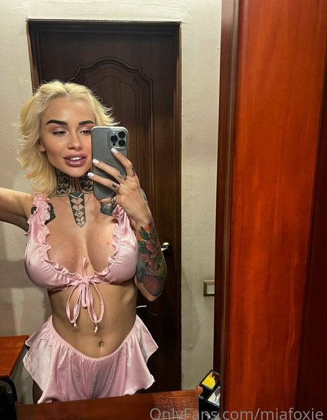 mia foxybae exclusive star image