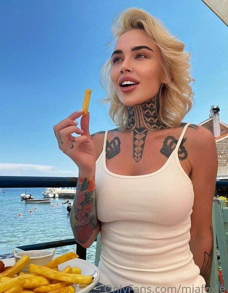 mia foxybae erotic model archive