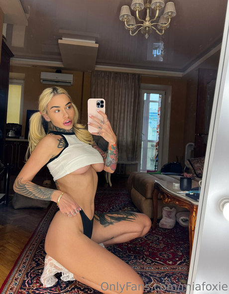 mia foxybae star perfect photo