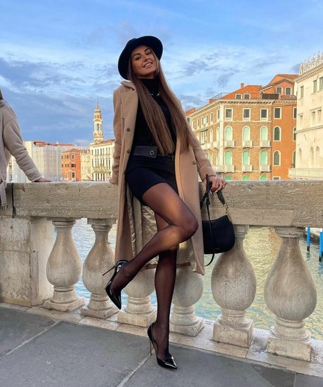 Leila Victoria free star pictures