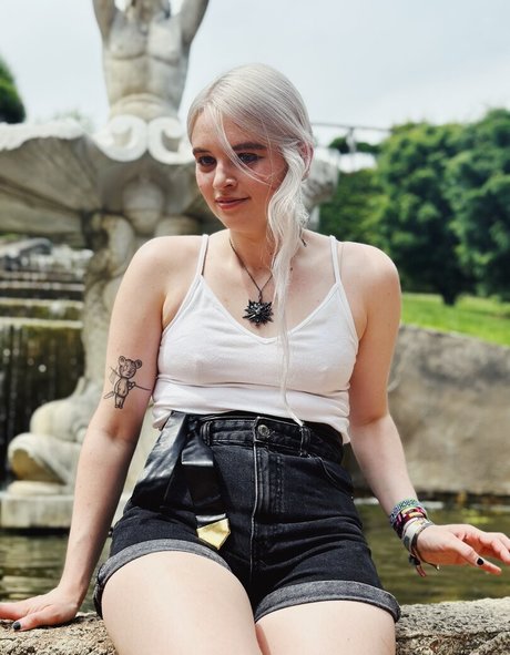 Larissa Zeeuwe xxx pornstar photo