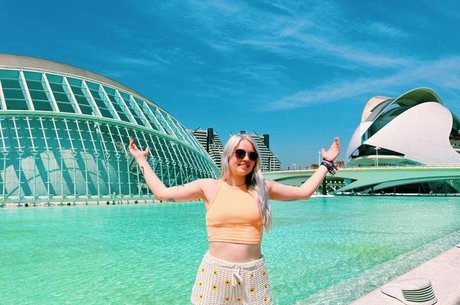 Larissa Zeeuwe erotic actress pics