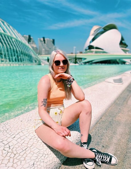 Larissa Zeeuwe high quality star images