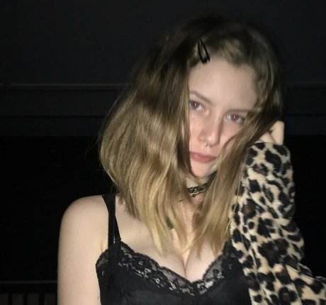 Jade Stone sex model pic