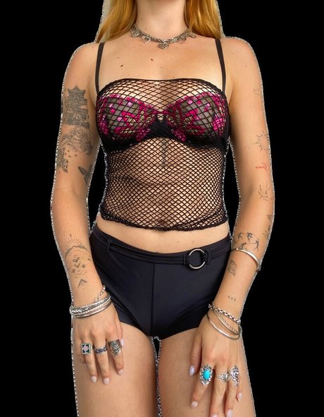 maaddielewis exclusive model img