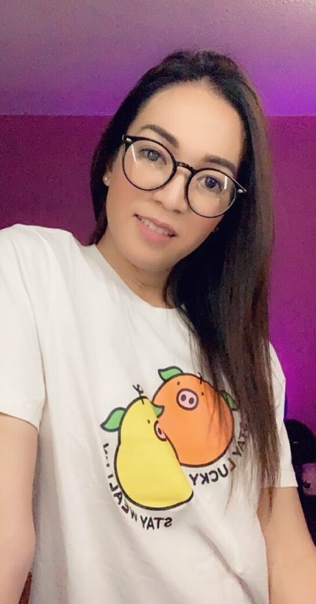 tsklhea erotic model image