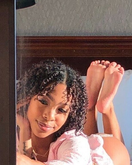 Sinister Simone star naked photos