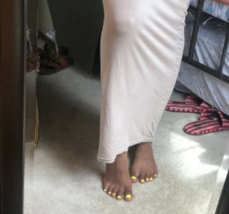 Sinister Simone model sexy images