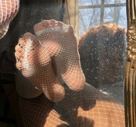 Sinister Simone exclusive model picture