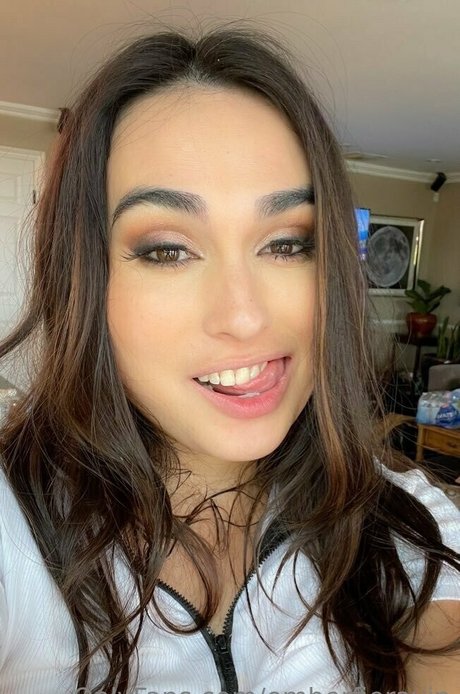 emberfieravip pornstar nude image