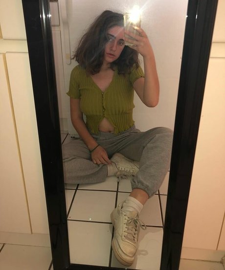 Rachel Sennott naked model img