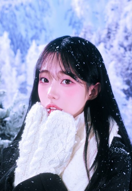 Ggyong ee nudes model pictures