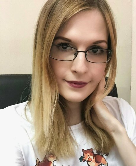 ms peachymoon model perfect picture