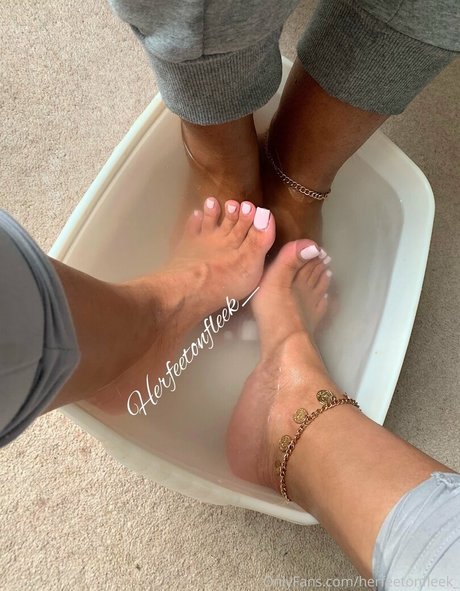 herfeetonfleek_ nice model image