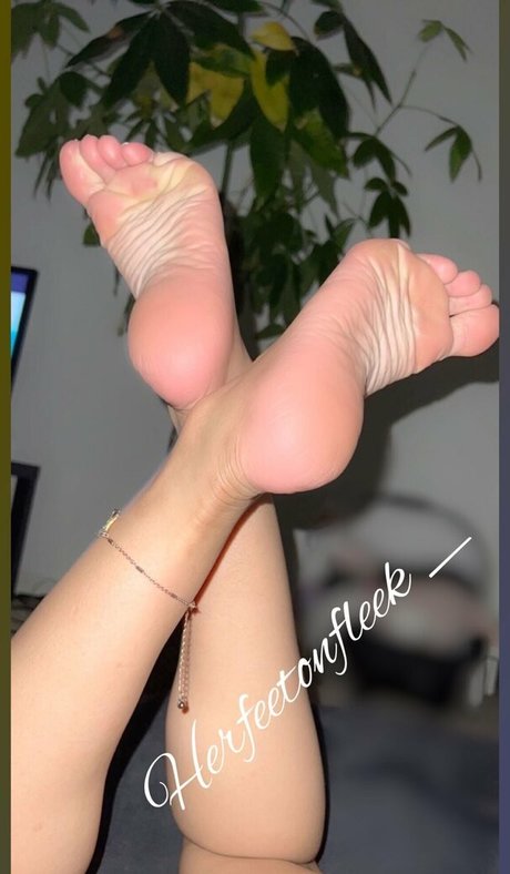 herfeetonfleek_ pornstar nude galleries