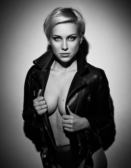 pure dee sexy actress pics