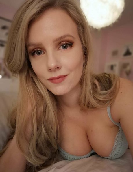 Imsessis star naked picture