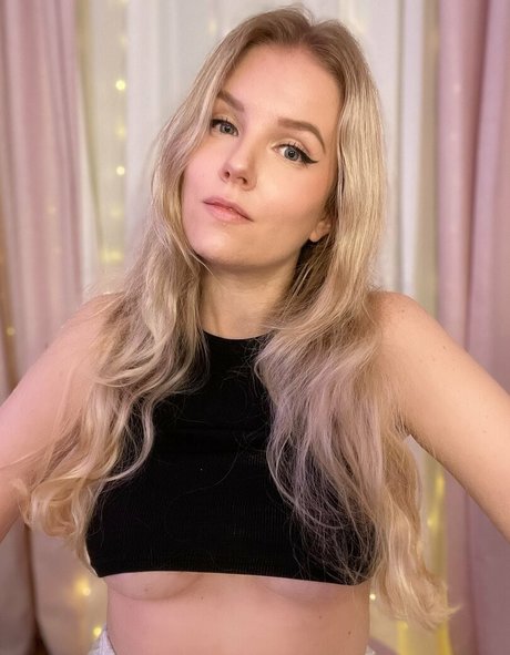 Imsessis model nudes image